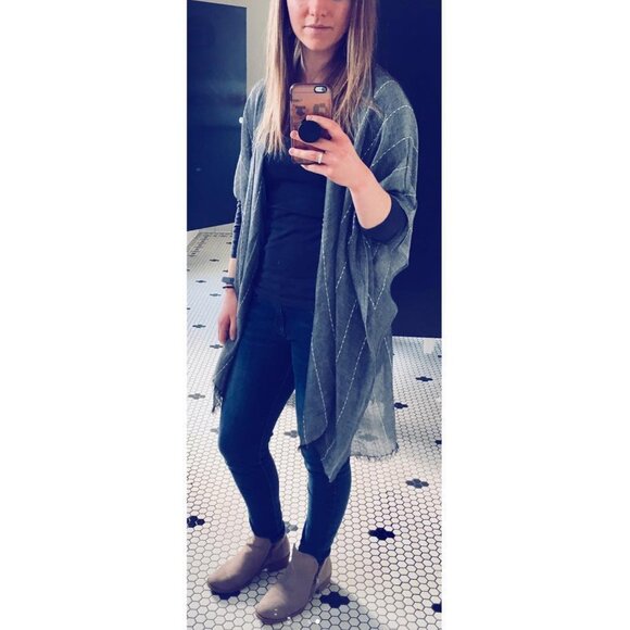 Francesca's Blue and White Kimono OSFM - Picture 1 of 6